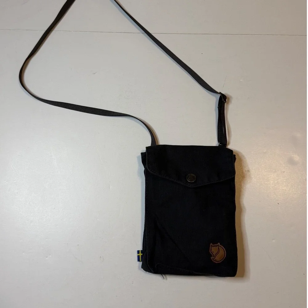 Fjallraven Pocket Crossbody Bag Black G-1000 HeavyDuty Travel Pouch 24221
